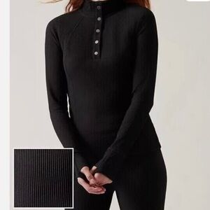 2210 Athleta Women’s Flurry Peak Henley Top